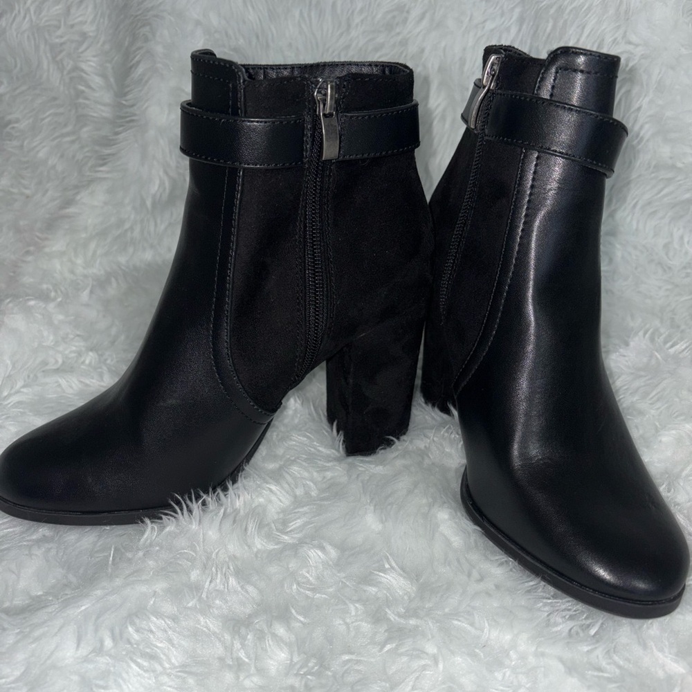 Chic Black Ankle Boots - Picture 5 of 7